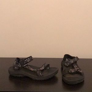 Teva’s worn only once!